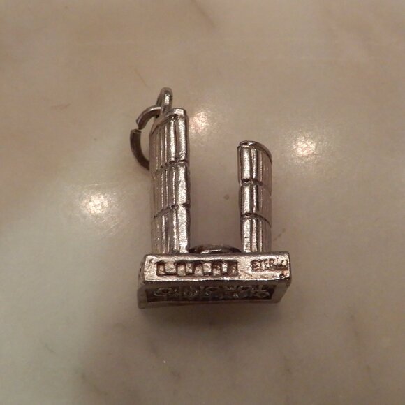 Sterling Silver Toronto City Hall Charm - Picture 4 of 4